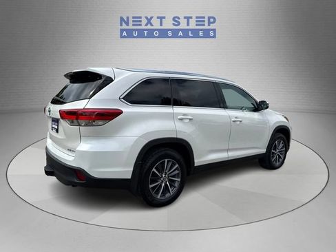 Used 2019 Toyota Highlander XLE AWD/4WD image 8