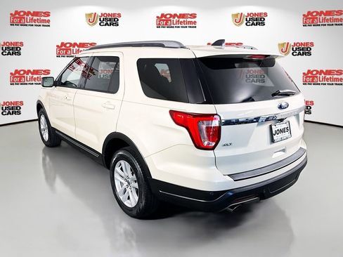 Used 2018 Ford Explorer XLT AWD/4WD image 2