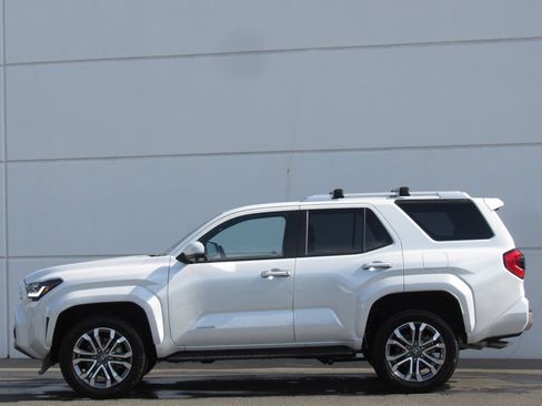 Certified 2026 Toyota 4Runner Limited AWD/4WD image 4
