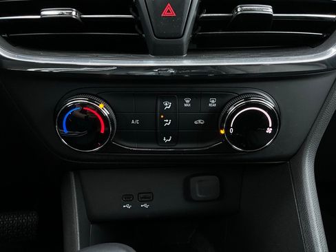 Used 2025 Buick Encore GX Preferred image 26