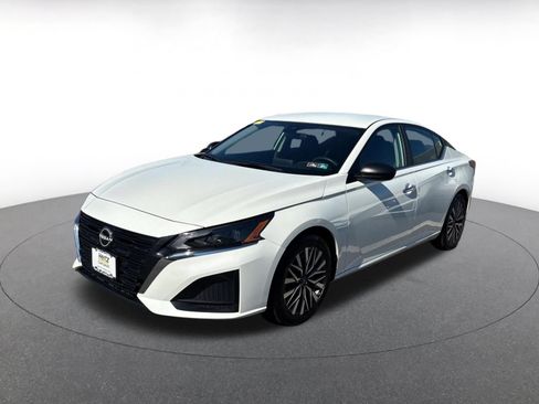 Used 2025 Nissan Altima 2.5 SV FWD image 6