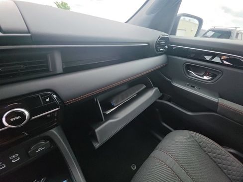 Used 2025 Honda Pilot Sport image 23