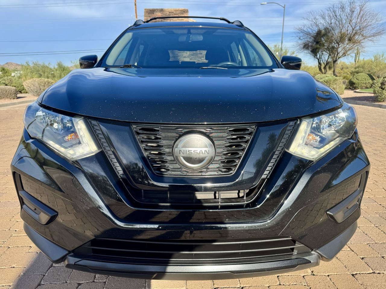 Used 2018 Nissan Rogue SV FWD image 2