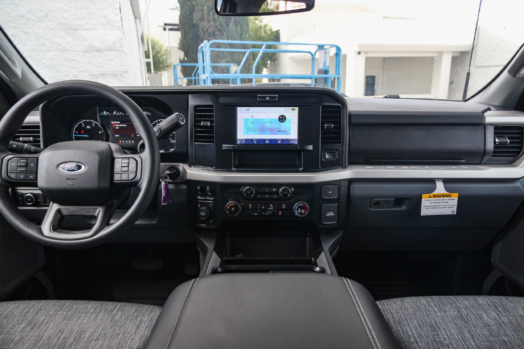 New 2026 Ford F550 4x4 Crew Cab Super Duty w/ XLT Value Package image 12