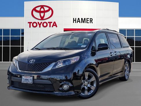 Used 2014 Toyota Sienna SE image 1