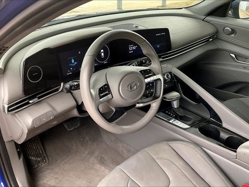 Used 2023 Hyundai Elantra SEL w/ Convenience Package image 14