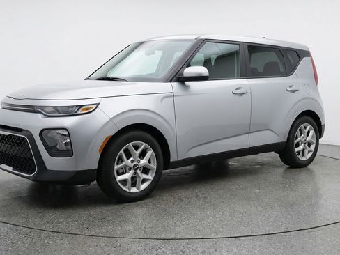 Used 2025 Kia Soul LX w/ LX Technology Package FWD image 3