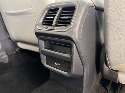 Used 2022 Volkswagen Taos SE w/ Panoramic Sunroof Package image 32