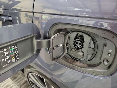 New 2025 Land Rover Range Rover SE image 5