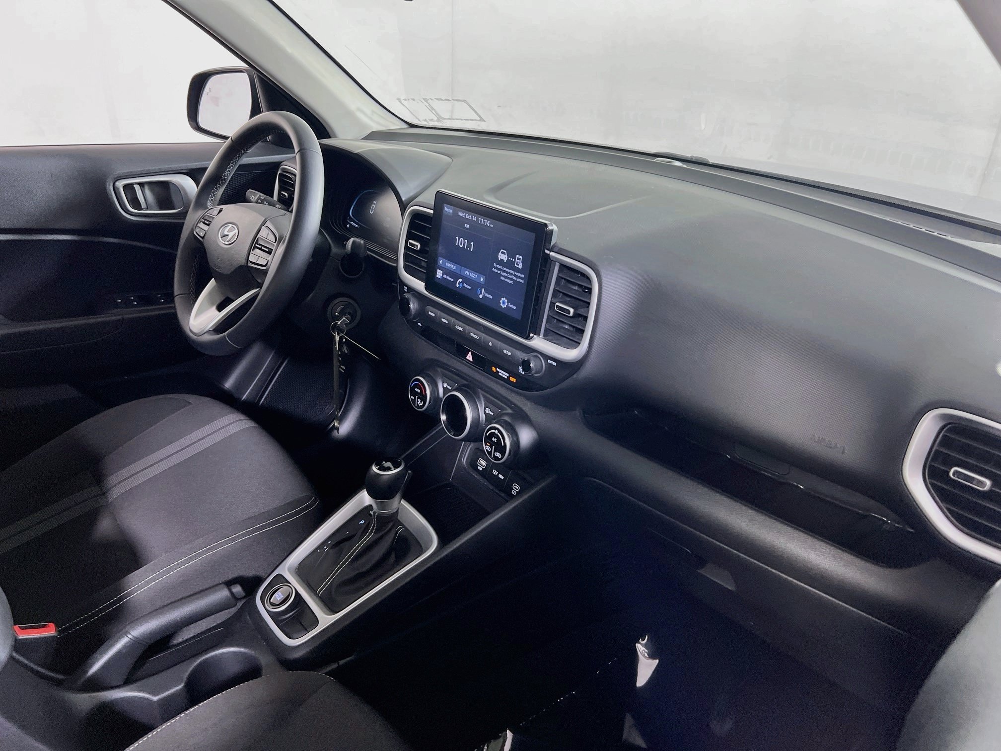 Used 2023 Hyundai Venue SEL FWD image 27