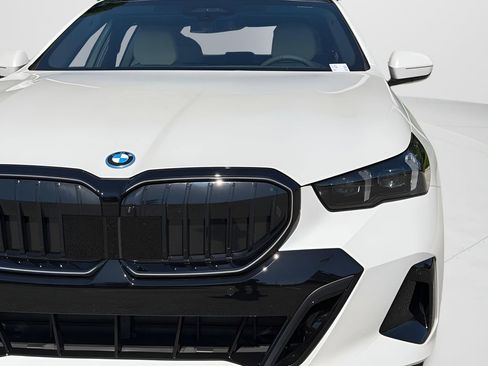 New 2027 BMW 550e xDrive AWD/4WD image 26