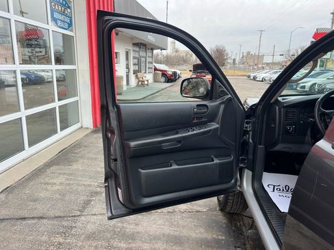 Used 2004 Dodge Dakota SLT w/ Leather Interior Group image 5