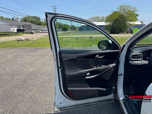 Used 2019 Kia Sorento LX image 12