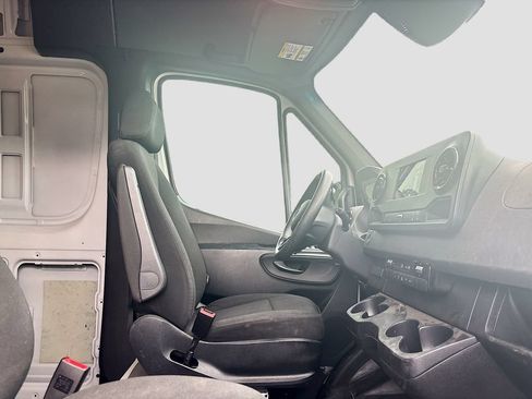 Used 2023 Mercedes-Benz Sprinter 2500 image 27