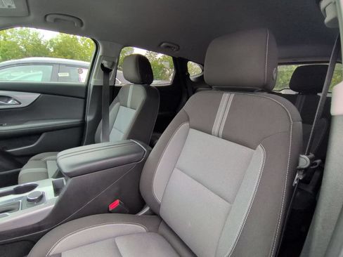 Used 2025 Chevrolet Blazer LT FWD image 4