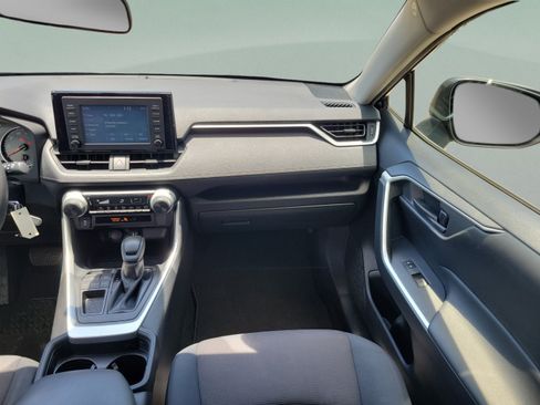 Used 2019 Toyota RAV4 LE FWD image 7