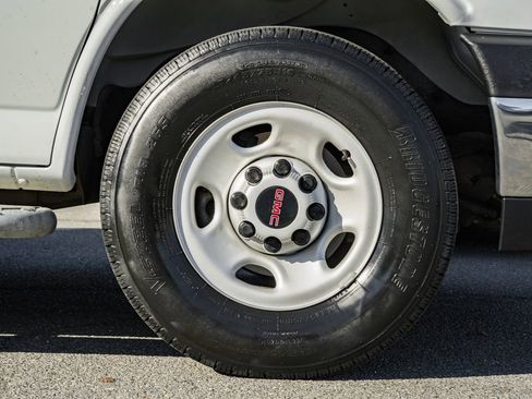 Used 2023 GMC Savana 2500 image 19