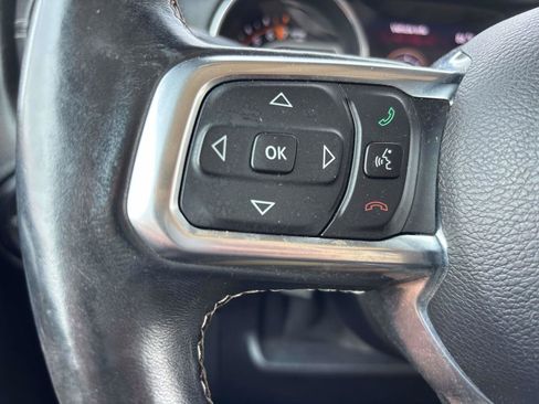 Used 2018 Jeep Wrangler Unlimited Sahara w/ Dual Top Group AWD/4WD image 13