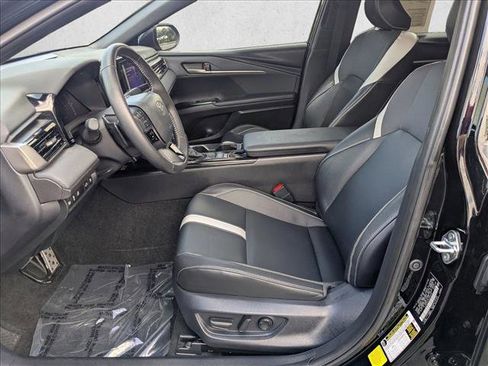 Used 2025 Toyota Camry SE FWD image 14