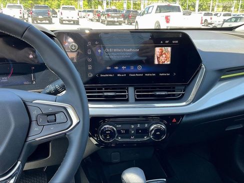 New 2026 Chevrolet Trax LT w/ Driver Confidence Package FWD image 7