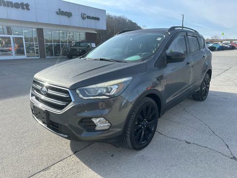 Used 2017 Ford Escape SE w/ Equipment Group 201A image 5