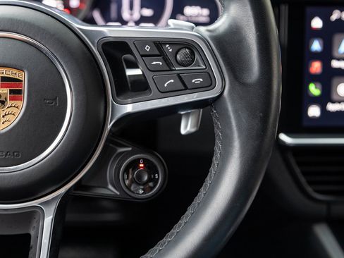 Certified 2023 Porsche Cayenne Platinum Edition image 16