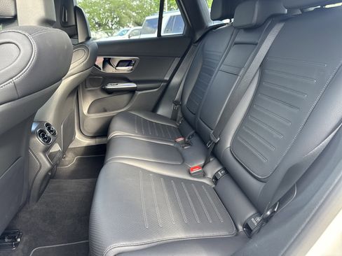 Used 2023 Mercedes-Benz GLC 300 image 7