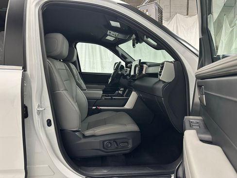 Used 2025 Toyota Tundra Limited image 60