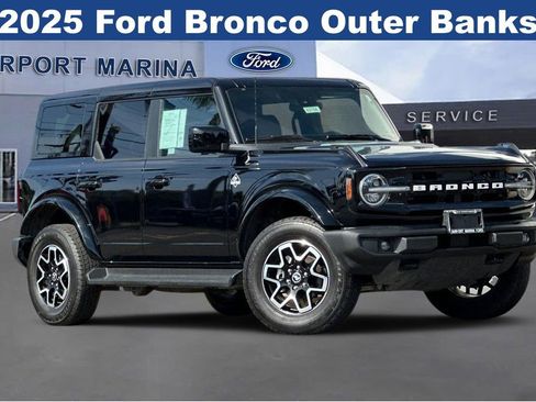 Used 2025 Ford Bronco Outer Banks AWD/4WD image 2
