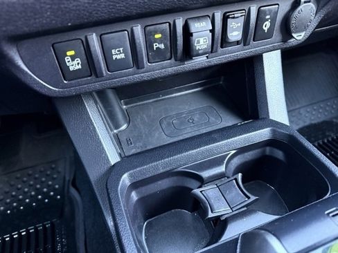 Used 2019 Toyota Tacoma Limited image 21