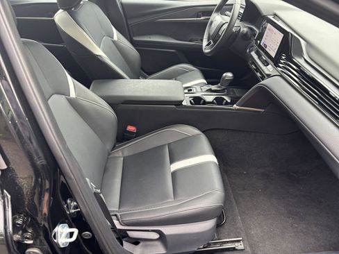 Used 2025 Toyota Camry SE FWD image 22