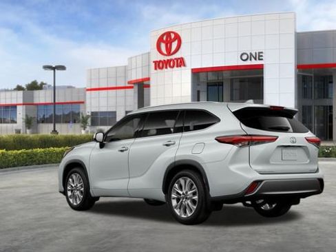 New 2026 Toyota Highlander Limited AWD/4WD image 9