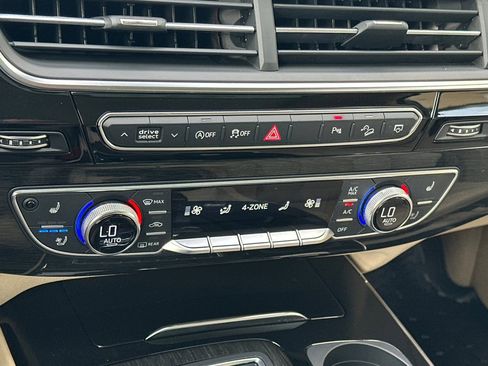Used 2018 Audi Q7 3.0T Prestige w/ Prestige Package AWD/4WD image 21