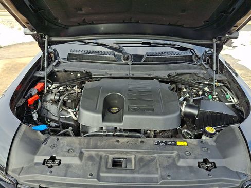 Used 2024 Land Rover Defender 130 X-Dynamic SE image 33