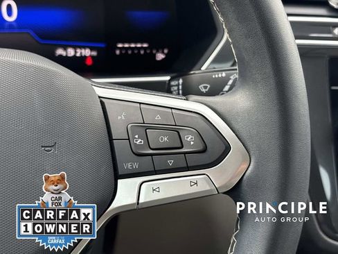 Used 2023 Volkswagen Tiguan SE w/ Panoramic Sunroof Package image 18