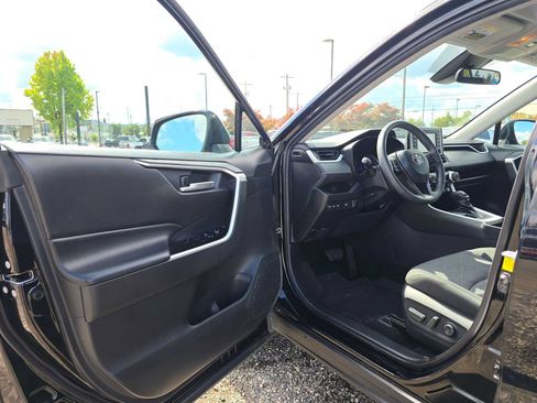 Used 2021 Toyota RAV4 XLE w/ XLE Grade Weather Package AWD/4WD image 19