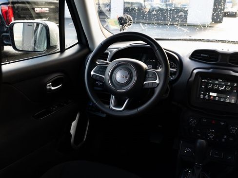Used 2020 Jeep Renegade Latitude image 10