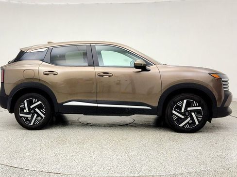 Used 2025 Nissan Kicks SV FWD image 4