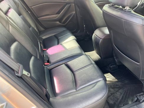 Used 2018 MAZDA MAZDA3 Touring FWD image 13