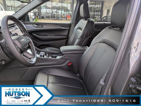 New 2025 Jeep Grand Cherokee L Limited w/ Luxury Tech Group II RWD image 22