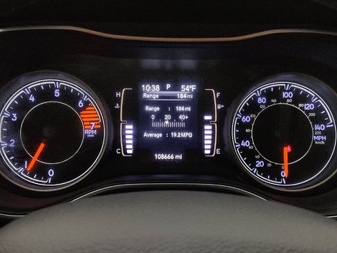 Used 2019 Jeep Cherokee Latitude Plus w/ Cold Weather Group AWD/4WD image 23