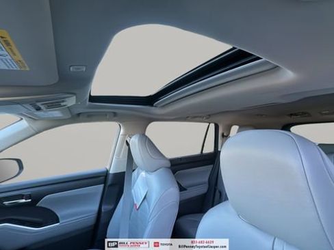 New 2026 Toyota Highlander XLE image 12
