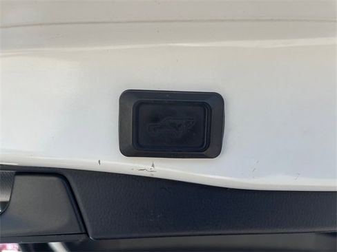 Used 2021 Toyota RAV4 XLE image 17