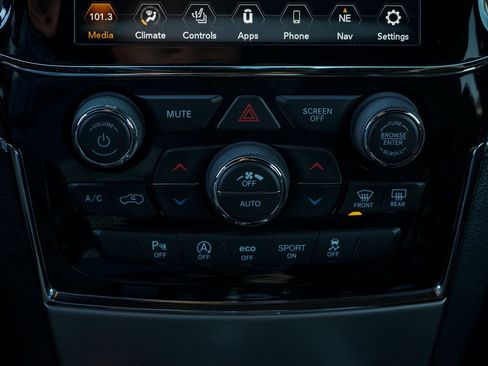 Used 2019 Jeep Grand Cherokee Limited image 19