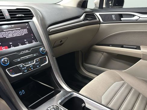 Used 2019 Ford Fusion SE image 20