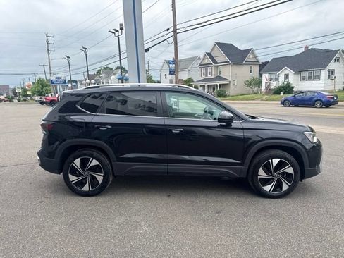 Used 2025 Volkswagen Taos SE AWD/4WD image 5