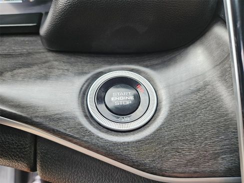 Used 2024 Jeep Grand Cherokee L Limited w/ Luxury Tech Group II image 22