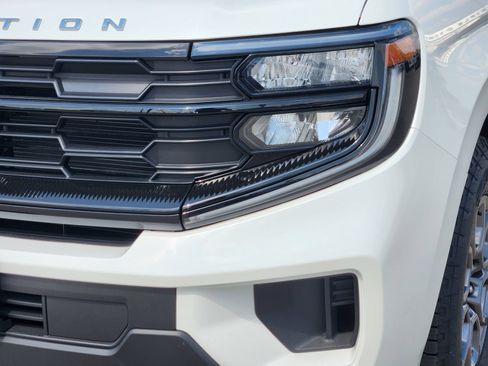 Certified 2025 Ford Expedition Active AWD/4WD image 11