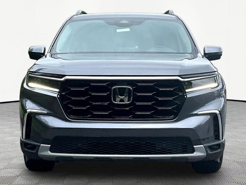 Used 2025 Honda Pilot Touring image 2