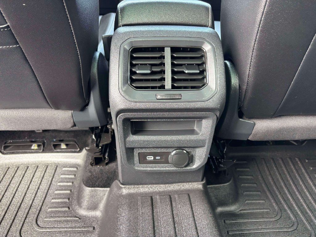 Used 2022 Volkswagen Tiguan SE AWD/4WD image 14